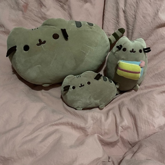 Pusheen plushie bundle - Picture 4 of 4